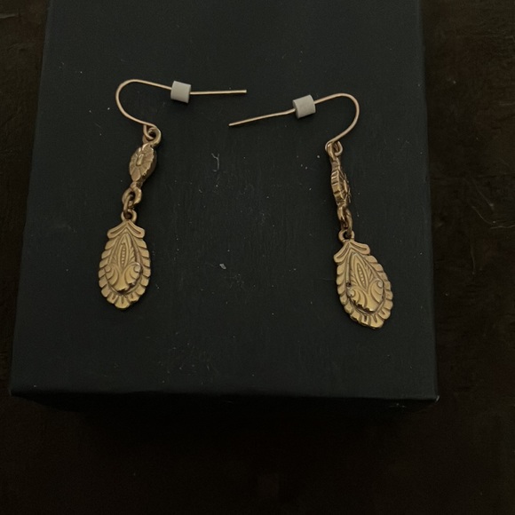 Dangling gold earrings - Picture 2 of 2